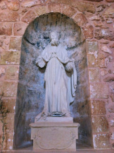 statua in pietra leccese di San Biagio