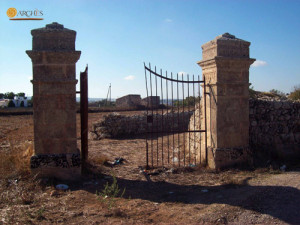 Colonne ispirate al culto di Priapo nella campagna tricasina