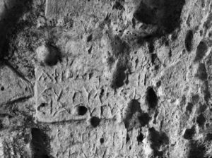 Grotta Porcinara: iscrizione in alfabeto greco