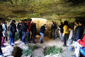 visita guidata all'interno dell'insediamento rupestre di Macurano